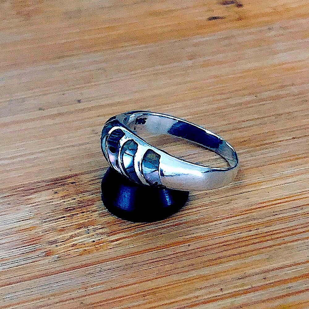 $44  Vintage Estate Ring  Sterling Silver  Size 8 & 3/4  Marked 925 MEXICO